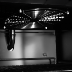 Congélateurs verticaux de vitrine UF400VGB | CHR Direct
